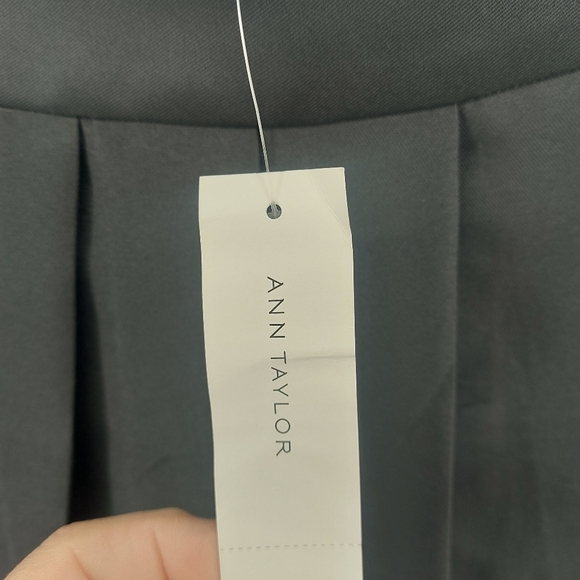 Ann Taylor Black Pleaded Mini Skirt Size 8 - Picture 3 of 7